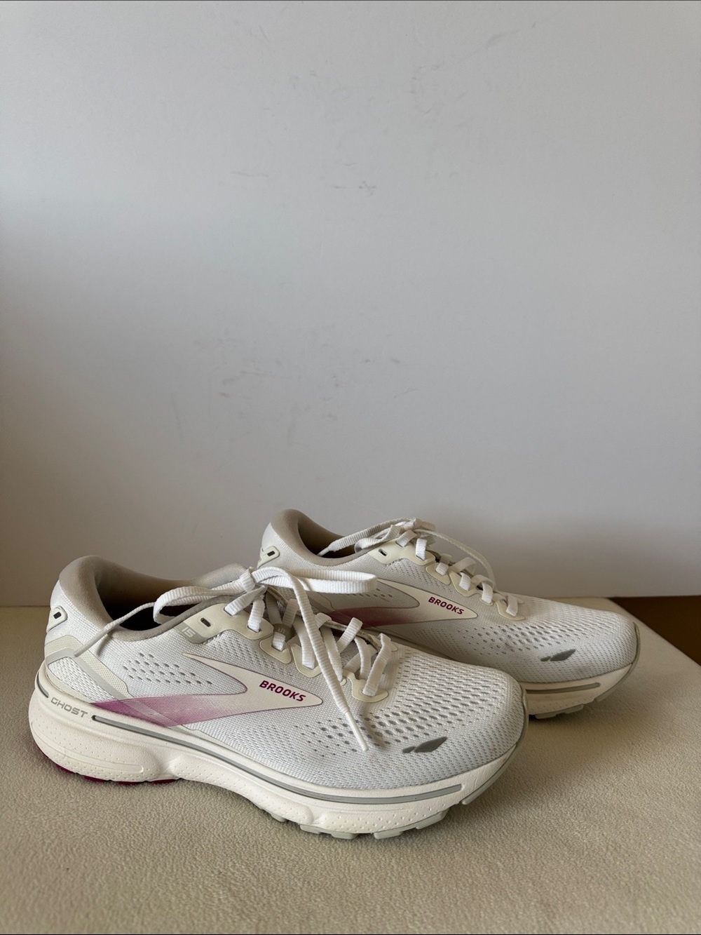 Brooks Ghost 15 White Oyster Viola shoes